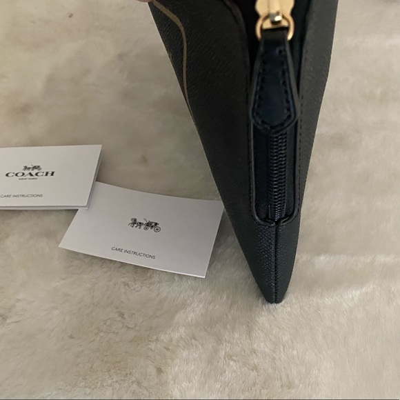 NWOT Black COACH Wristlet Clutch - Picture 3 of 10